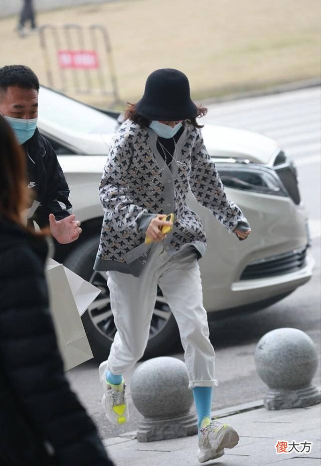【就爱时尚】章子怡的毛衣搭配方式很多人都喜欢