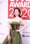 【时尚一点】乔欣小礼服穿得更端庄得体就好甜美可人，端庄又大气