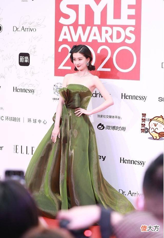 【时尚一点】乔欣小礼服穿得更端庄得体就好甜美可人，端庄又大气