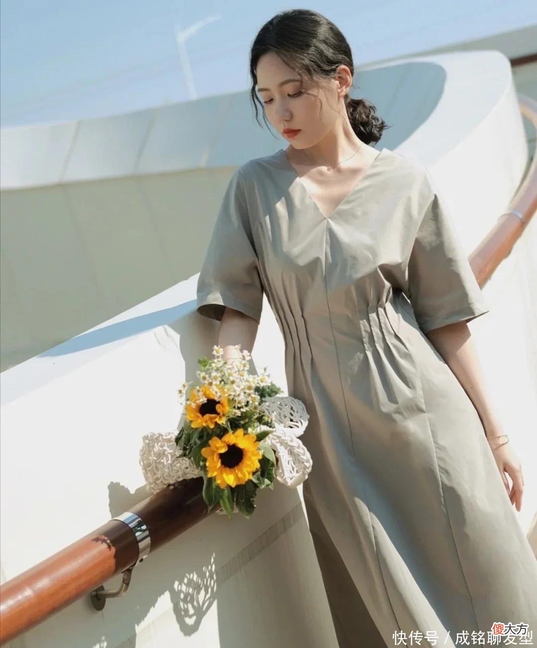 【时尚一点】今年简约风格的穿搭很火，随意自然又有女人味，百搭时尚又有品味
