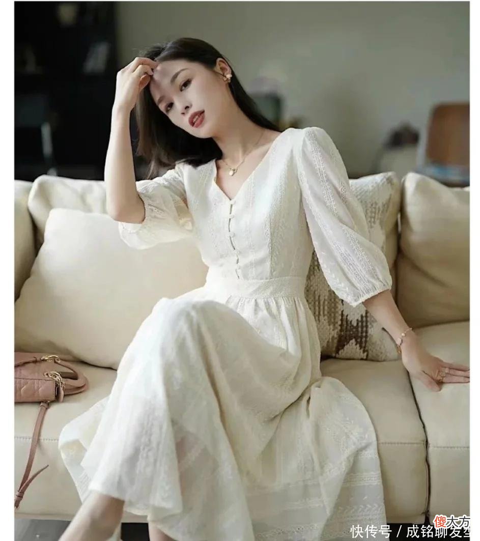 【时尚一点】今年简约风格的穿搭很火，随意自然又有女人味，百搭时尚又有品味