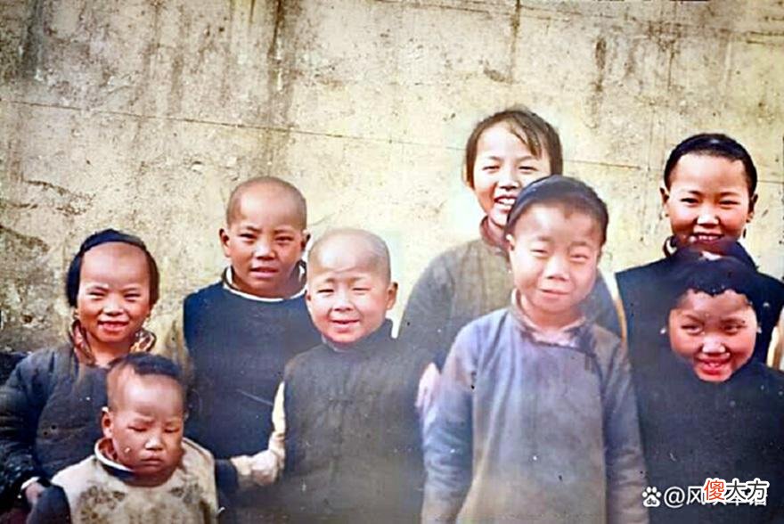 【爱历史】一百多年前的湖南常德，清兵炮艇游弋江上，木筏好像一个小村庄