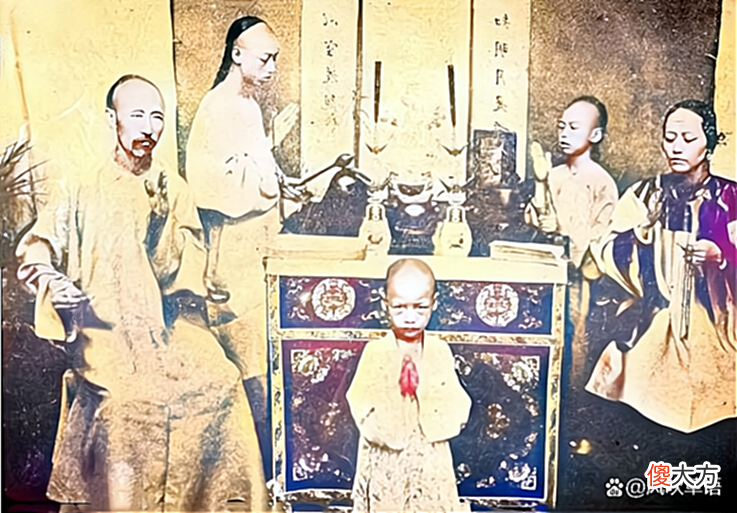 【爱历史】一百多年前的湖南常德，清兵炮艇游弋江上，木筏好像一个小村庄