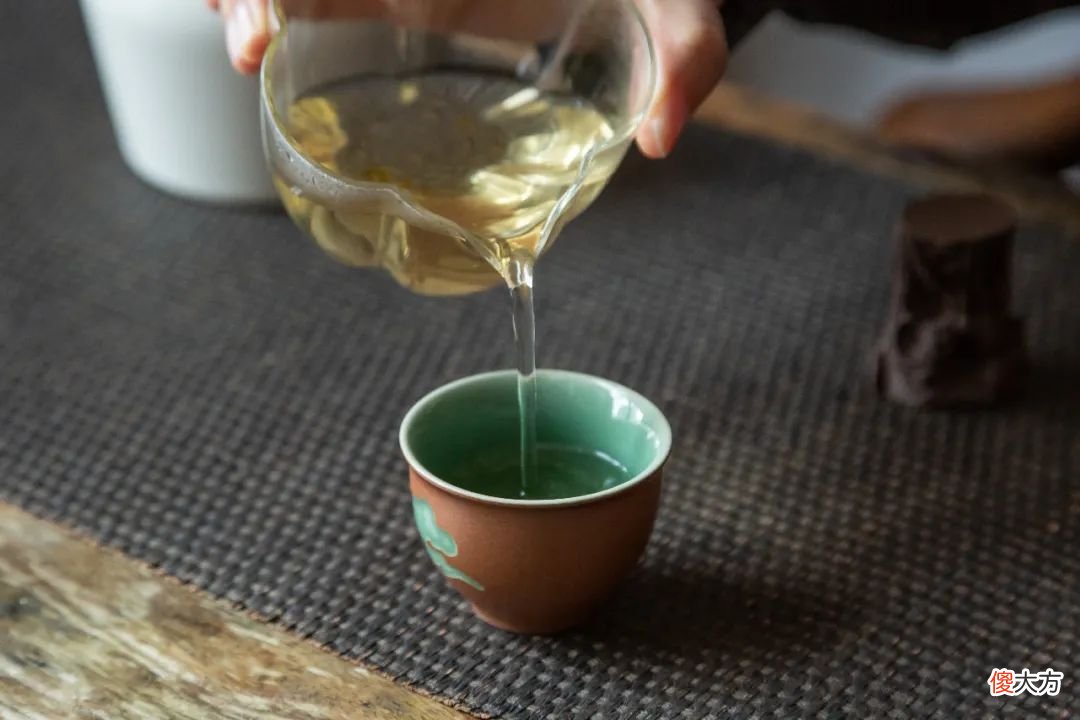 【就爱时尚】双面釉祥云主人杯｜少见的撞色青瓷，古典又雅致