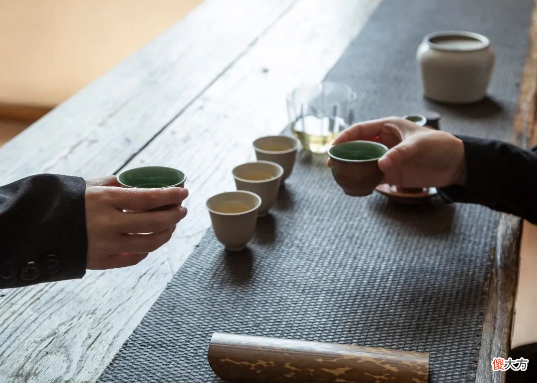 【就爱时尚】双面釉祥云主人杯｜少见的撞色青瓷，古典又雅致
