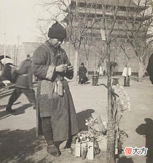 【历史故事】老照片！100年前中国人摆的各种地摊