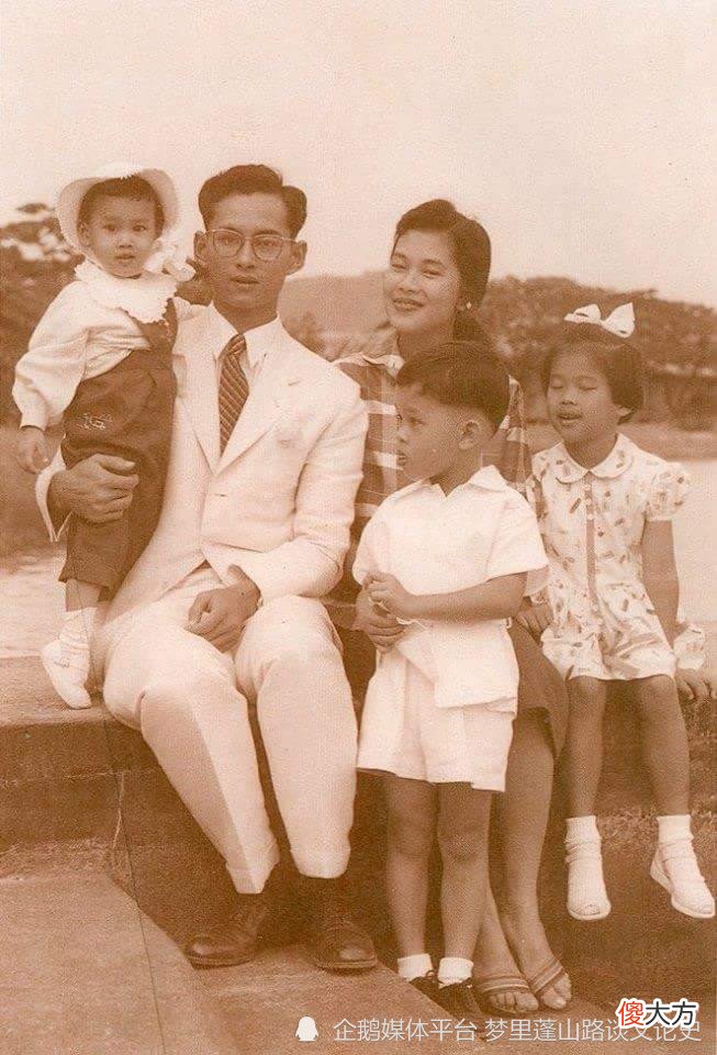 【爱历史】看看拉玛九世一家的旧相片，诗琳通公主从小到大都很可爱
