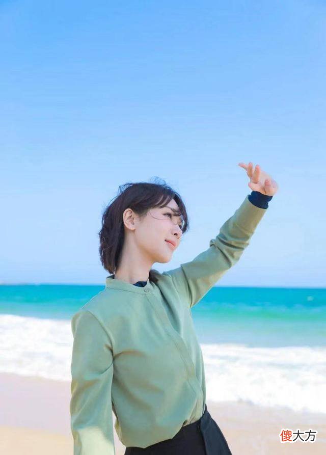 【就爱时尚】瘦下来的杨紫拍照更加上镜，角线条清晰可见