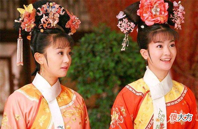 【历史故事】清朝宫中女子的衣服为什么要戴白布条？