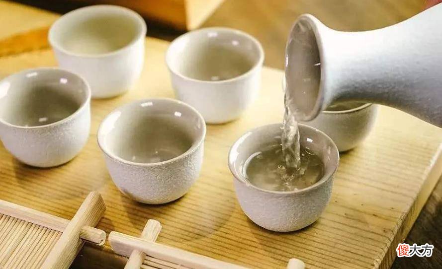 【历史故事】古代文人虽好酒，但这首戒酒词洒脱形象，让人读之不由捧腹