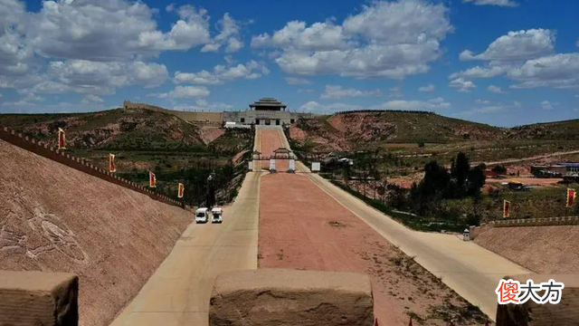 【历史故事】为何秦直道在建成两千多年后，到现在仍然有许多路段寸草不生？