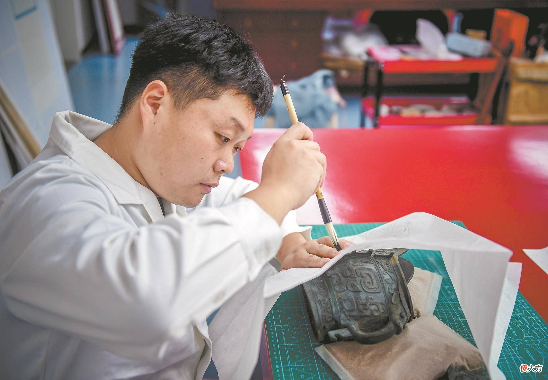 【爱历史】省博文物修复师赵晓龙：将文物承载的历史延续到青年一代身上