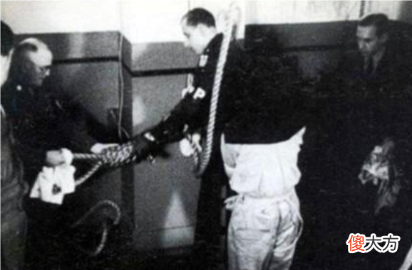 【爱历史】曾禁播70多年的真实影像，东条英机被绞刑全过程，结束罪恶的一生