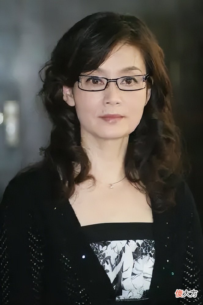 【就爱时尚】谁说50岁的女人花大钱才能抗老？做好这3点，普通人也能有效减龄