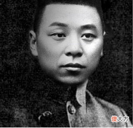 【爱历史】杜月笙落魄借钱，他甩支票：150万以下随便用；150万以上说声便是