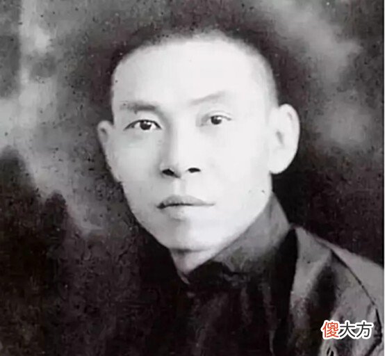 【爱历史】杜月笙落魄借钱，他甩支票：150万以下随便用；150万以上说声便是