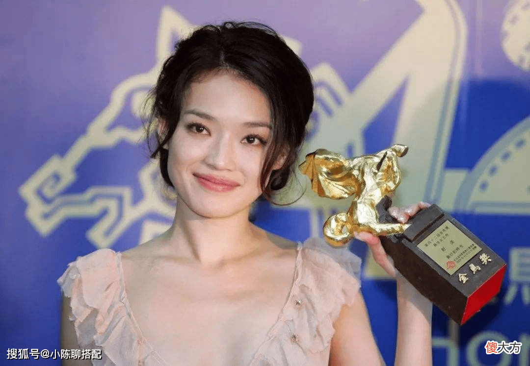 【时尚一点】怎样才能塑造氛围感？穿衣要先识人