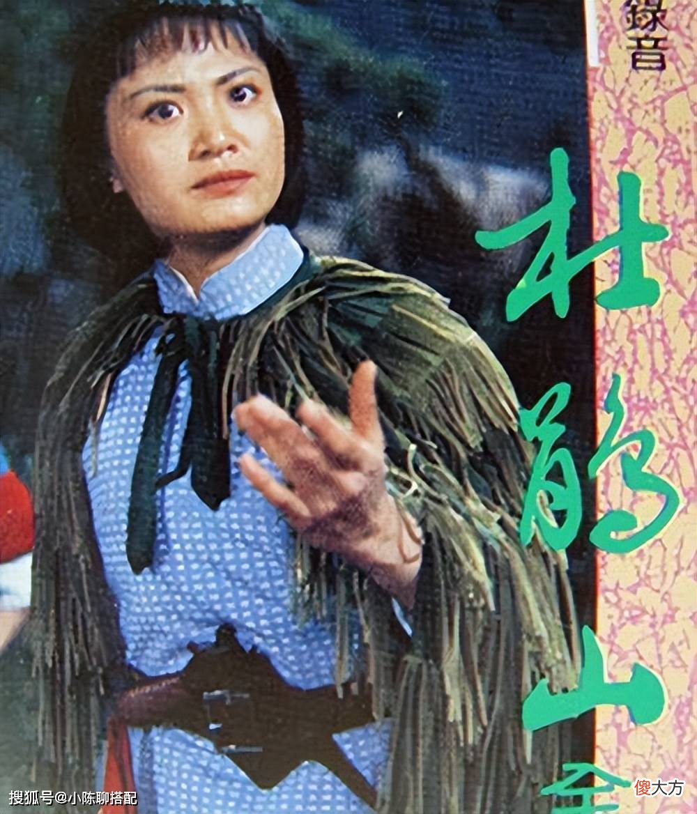 【就爱时尚】杨春霞：79岁穿搭优雅不扮嫩，妈妈们照穿很实用