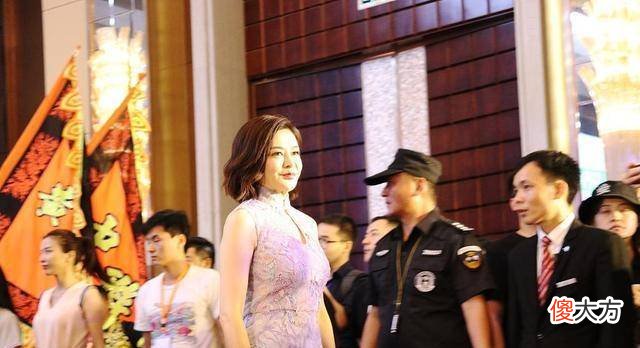 【时尚一点】莫兰迪色系复古穿搭，旗袍穿起来更显民国风情，精致又高级
