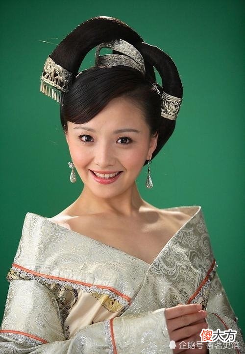 【历史故事】女人的嫉妒有多可怕，冯媛与傅昭仪争宠，三十年后惨遭诬陷而死