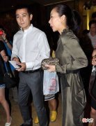 【时尚一点】保剑锋夫妇的活动造型分析，五官大气一看就强势