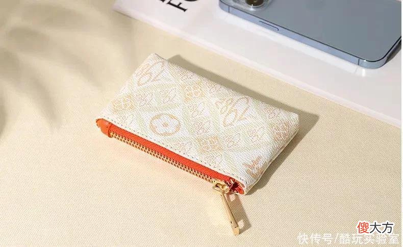 【时尚一点】品牌大摆烂！官网6040块的包包，现在499到手