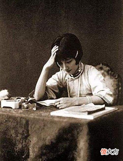 【爱历史】盘点徐志摩生命中的女人们，有人因他而强大，有人却因他而堕落
