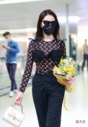 【就爱时尚】张天爱挑战“内衣外穿”强凹曲线美，别说还有点上头