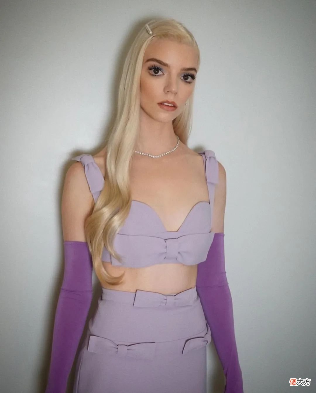 【就爱时尚】来康康Anya Taylor-Joy的真人芭比换装小游戏～