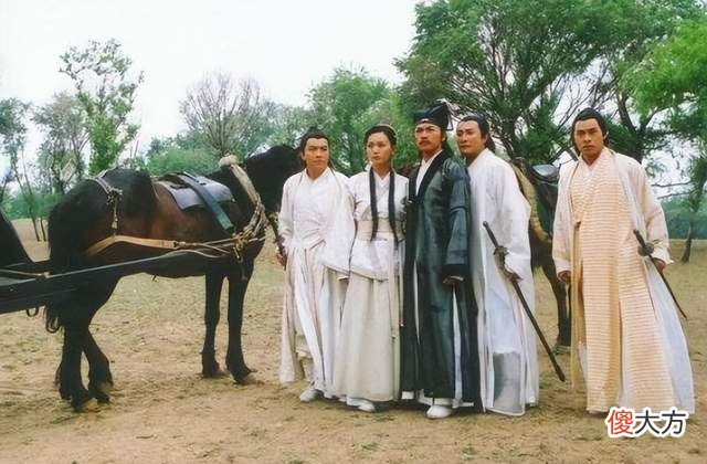 【爱历史】《倚天屠龙记》青龙派掌门撑死了资深二流高手