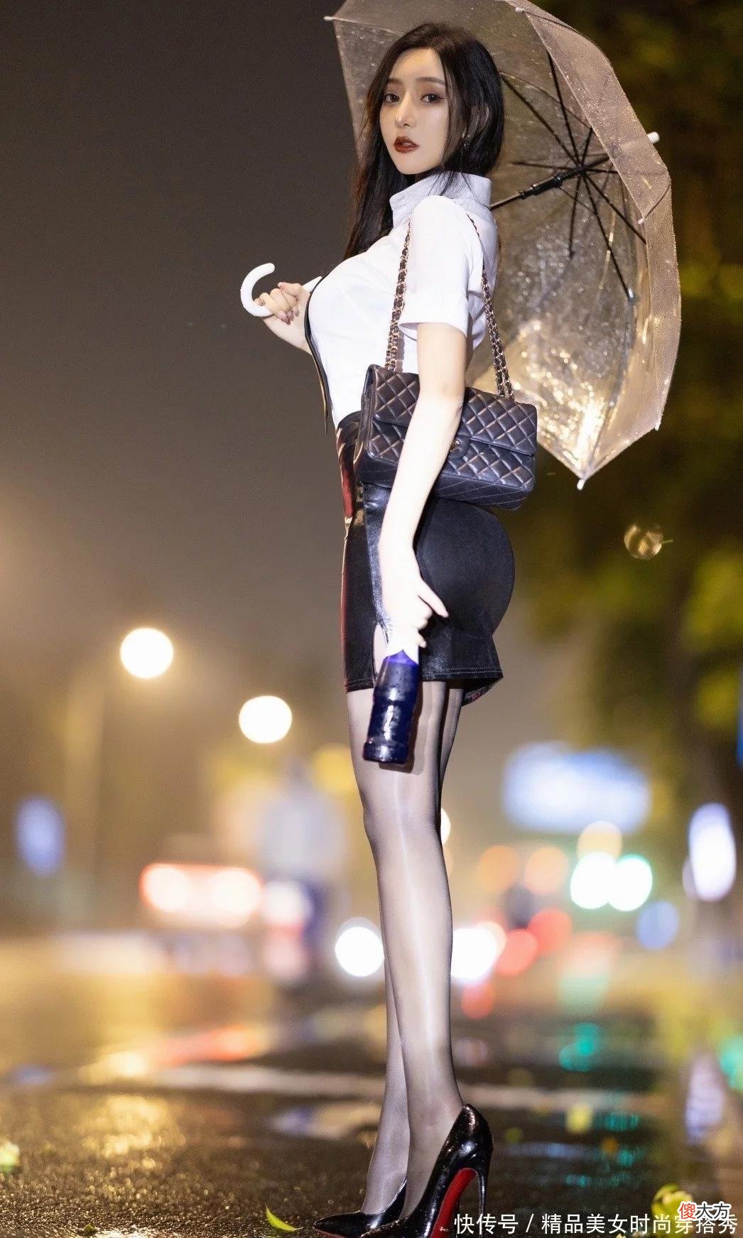【时尚一点】衬衫搭配黑色皮裙也能轻松穿出不一样的气质感