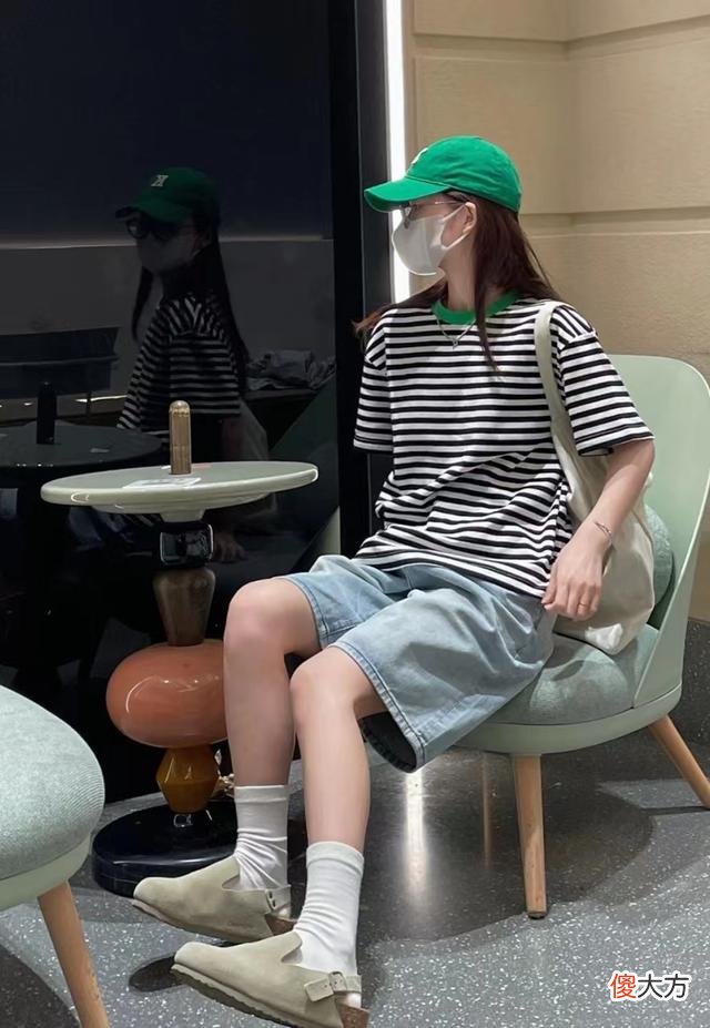 【时尚一点】黑白条纹t恤+小白鞋条纹连体裙+同色外搭