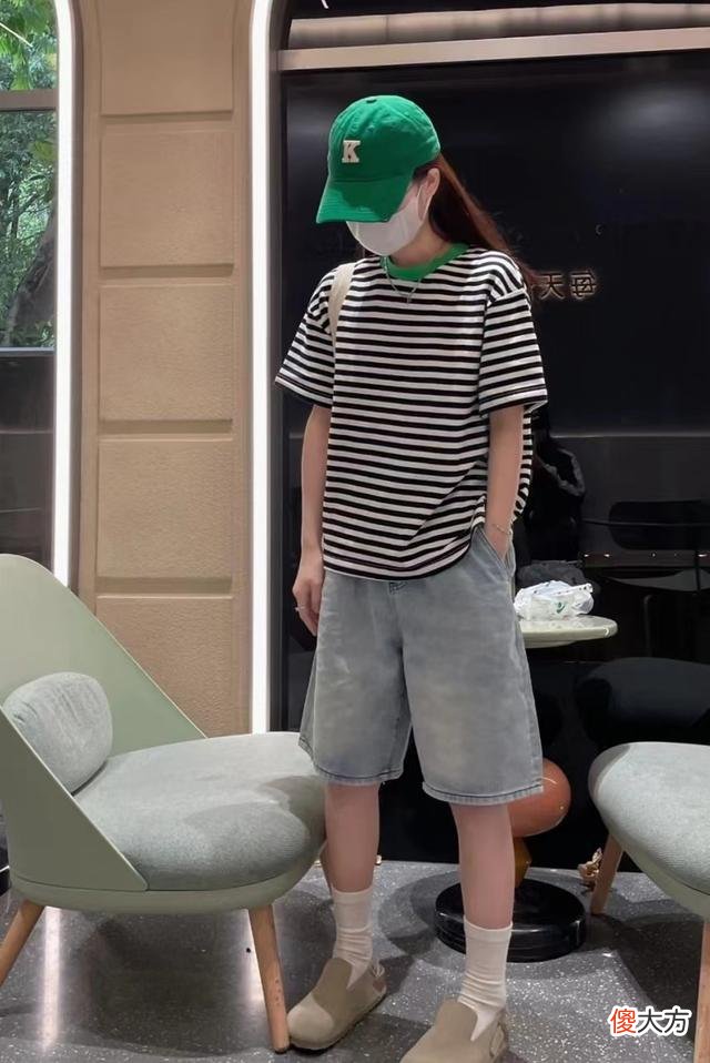 【时尚一点】黑白条纹t恤+小白鞋条纹连体裙+同色外搭