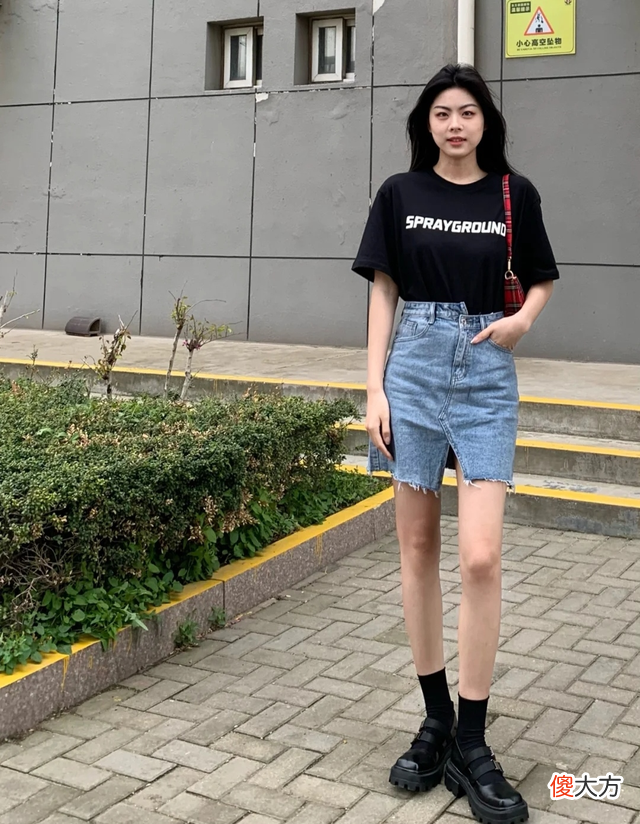 【就爱时尚】印花t恤搭配印花t恤的搭配，夏季时尚魅力girl