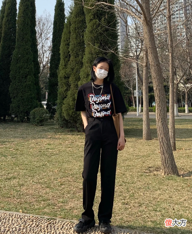 【就爱时尚】印花t恤搭配印花t恤的搭配，夏季时尚魅力girl