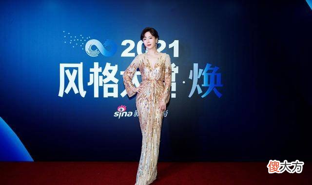 【时尚一点】44岁陈数时尚大赏，优雅高贵一面突出，每走一步都是这么闪耀动