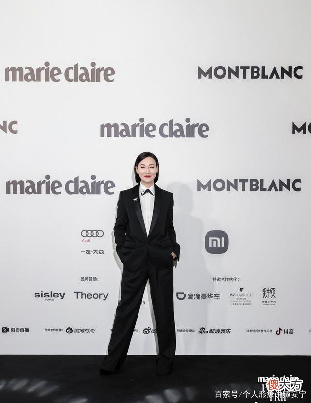 【时尚一点】《嘉人女性影响力之夜》张雨绮黑白配色活动海报透露