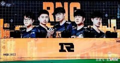 【游戏迷】RNG惨遭不公待遇，引发全网热议！张嘉文细致点评：T1最完美？