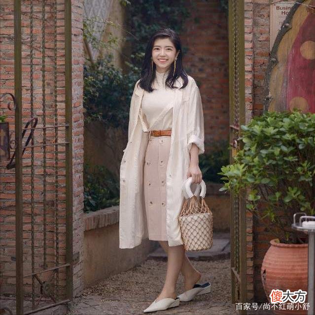 【时尚一点】风衣+半身裙的搭配攻略，让你的春天美的柔情似水