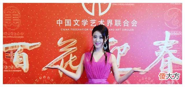 【就爱时尚】王小玮的脖子线条对显示她的精气大有帮助