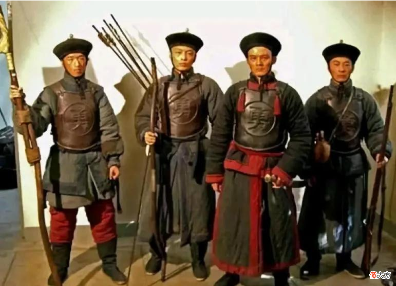 【历史故事】清兵衣服上有：“兵、丁、卒、勇”，不同的字代表地位也天差地别