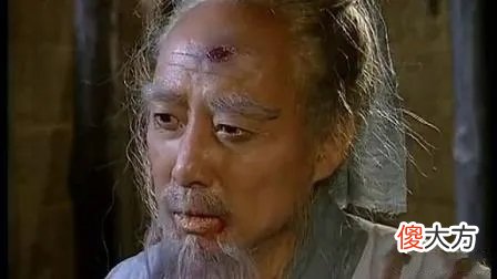 【历史故事】曹操在赤壁之战前杀死华佗，绝非是因为多疑，而是为了“杀鸡儆猴”，华佗只是顺带的，真正的“鸡”是孔融，