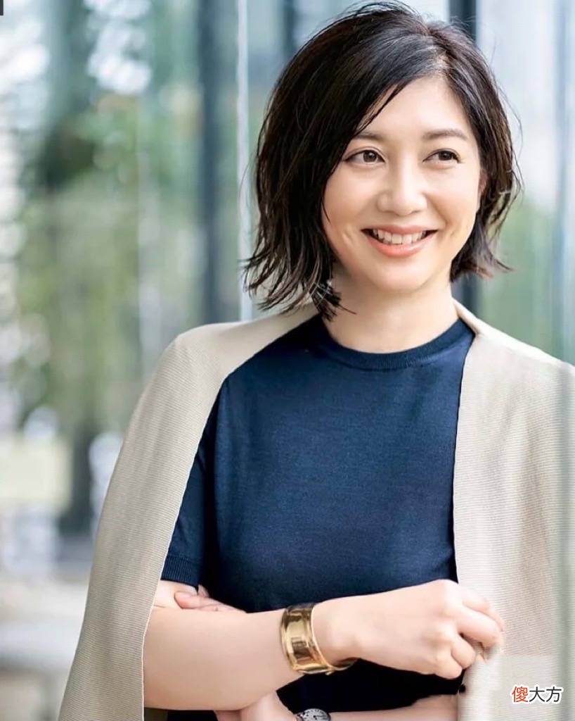 【时尚一点】人到中年，这几种发型最适合中年女性，时髦又减龄