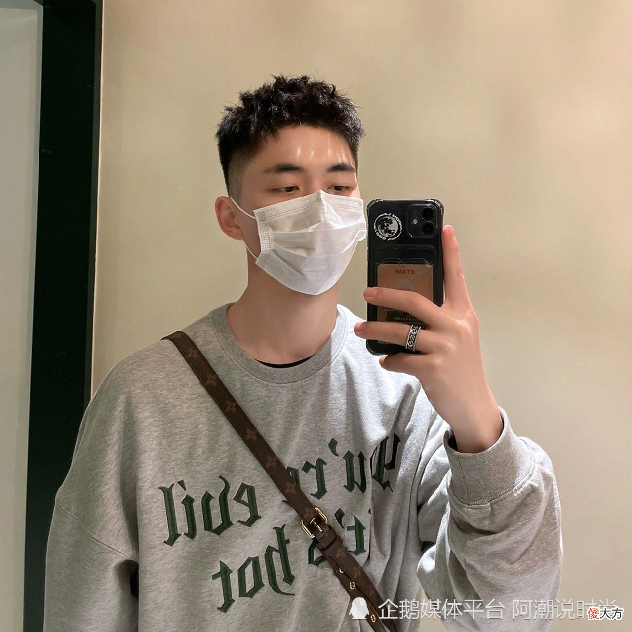 【时尚一点】男生夏季剪“背头”太油腻？不妨试试这3款，剪完干净帅气显精神！