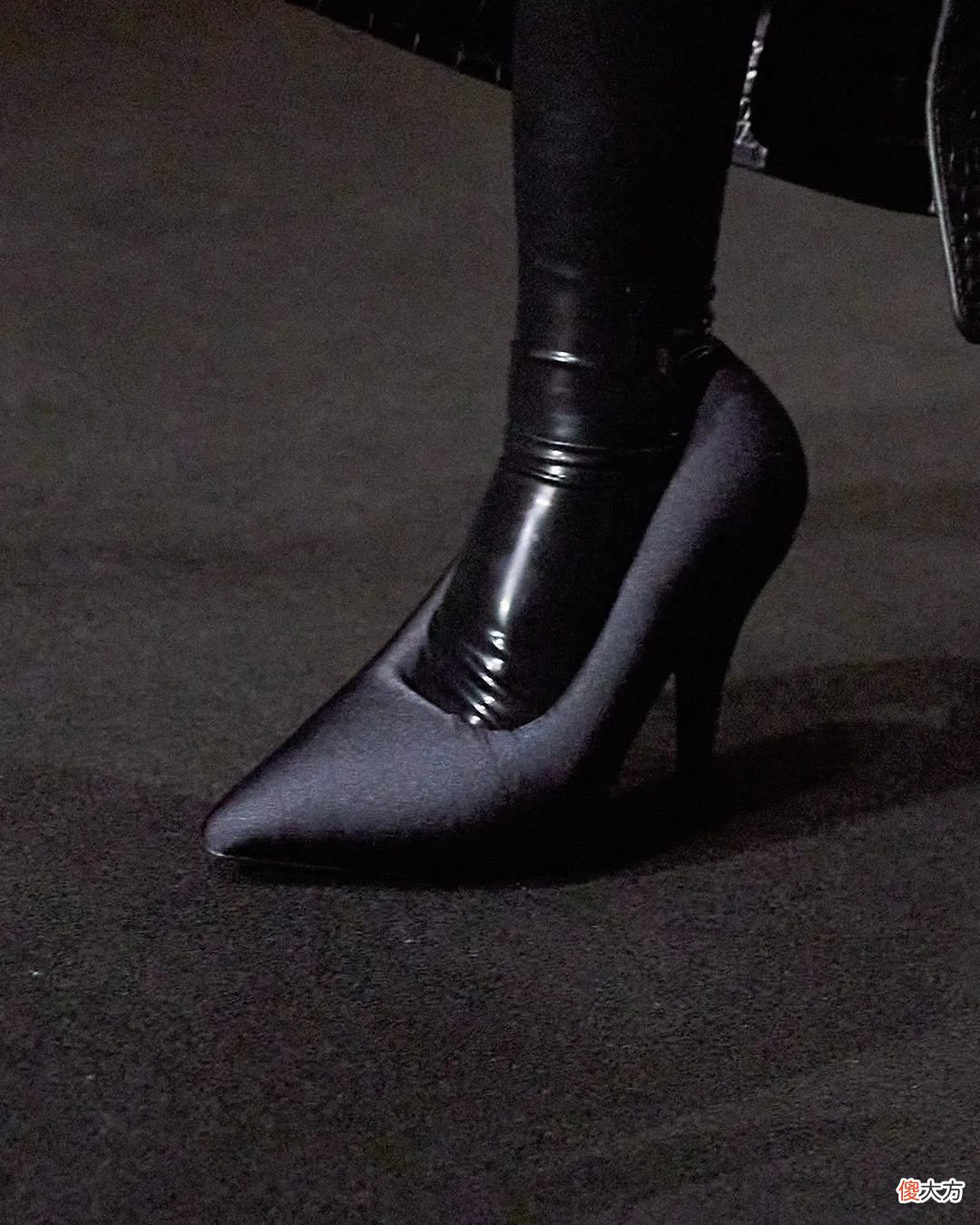 【时尚一点】adidas 联名作，并非 Balenciaga 2023 春季秀场的唯一亮点