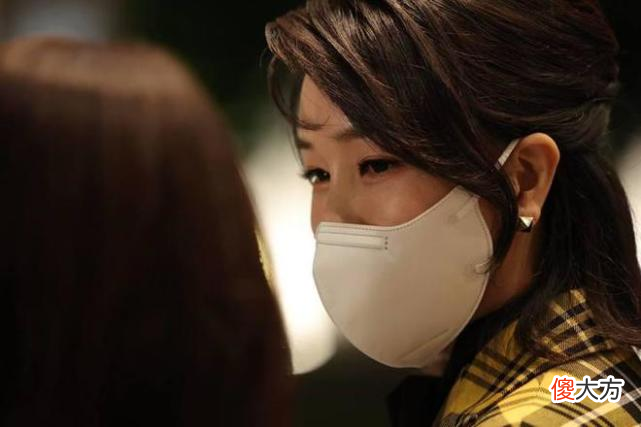 【就爱时尚】50岁韩国第一夫人气质令人服气！穿黄外套身材像20岁，拜登也称赞