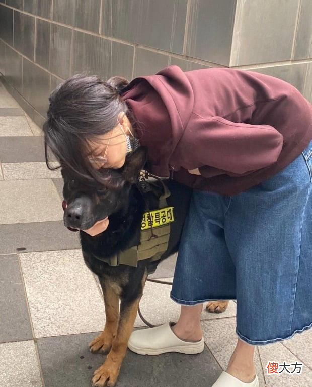 【就爱时尚】50岁韩国第一夫人气质令人服气！穿黄外套身材像20岁，拜登也称赞