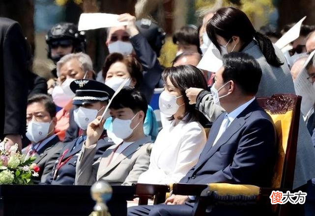 【就爱时尚】50岁韩国第一夫人气质令人服气！穿黄外套身材像20岁，拜登也称赞