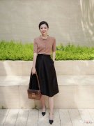 【就爱时尚】懂配色的女人才高级！看这几套穿搭，3、40岁的女人穿了优雅减龄