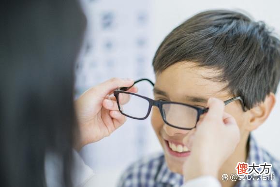 5岁儿子被发现近视，妈妈用3招1个月有效缓解，医生：做得对